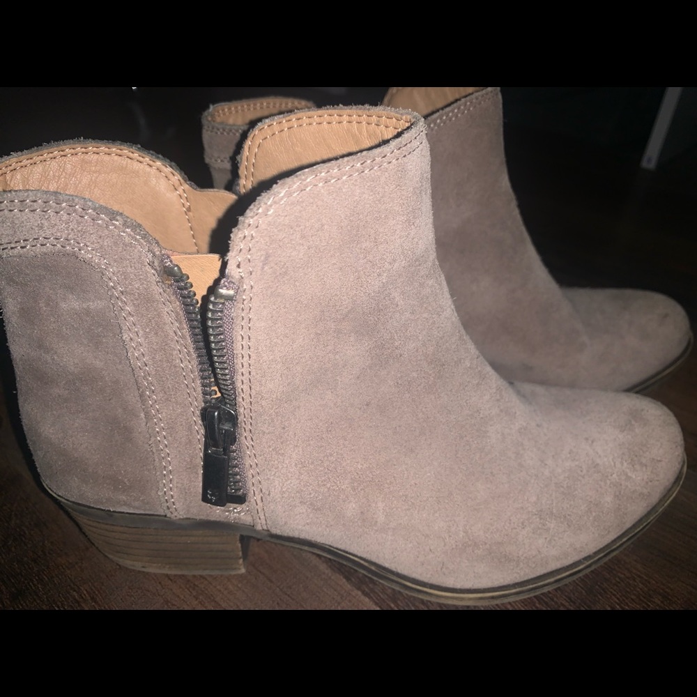 Winter boots size 7
